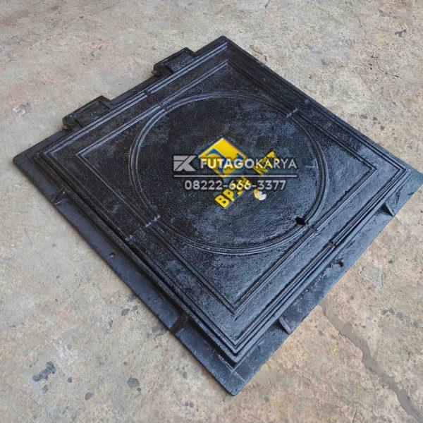 Fungsi Manhole Cover Tutup Lubang Jalan Futago Trotoar scaled 600x600