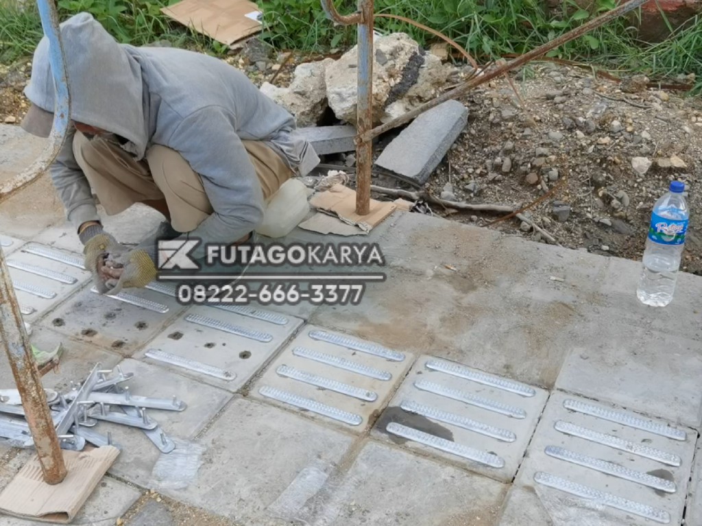 Pemasangan Tactile Difabel 5