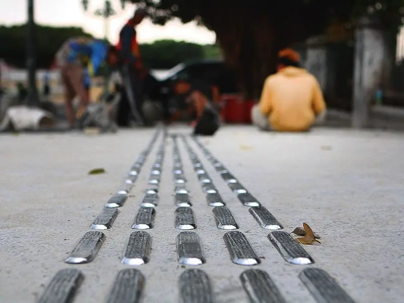 Lokasi-Lokasi yang Wajib Dipasangi Ubin Difabel