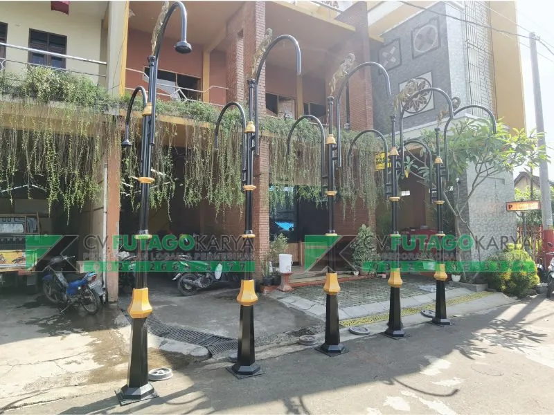 Tiang Lampu Jalan Depan Rumah