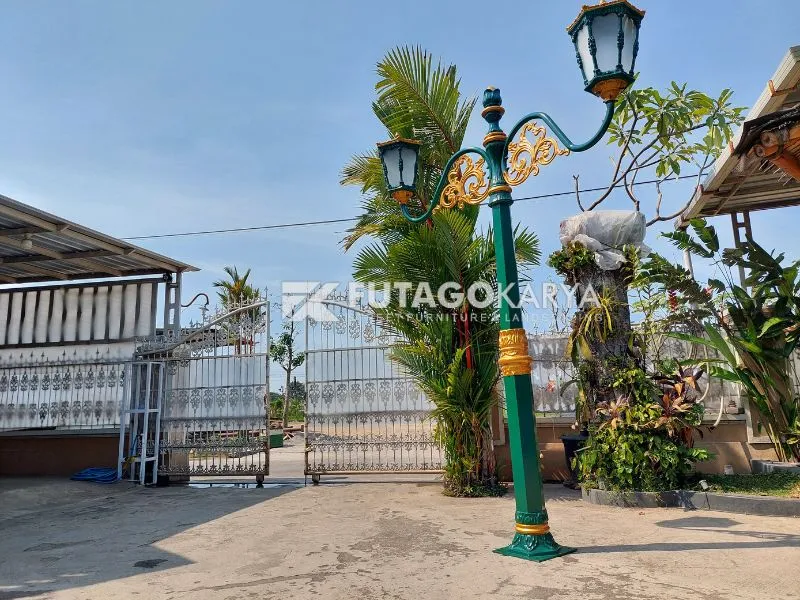 Tiang Lampu Taman Klasik Outdoor