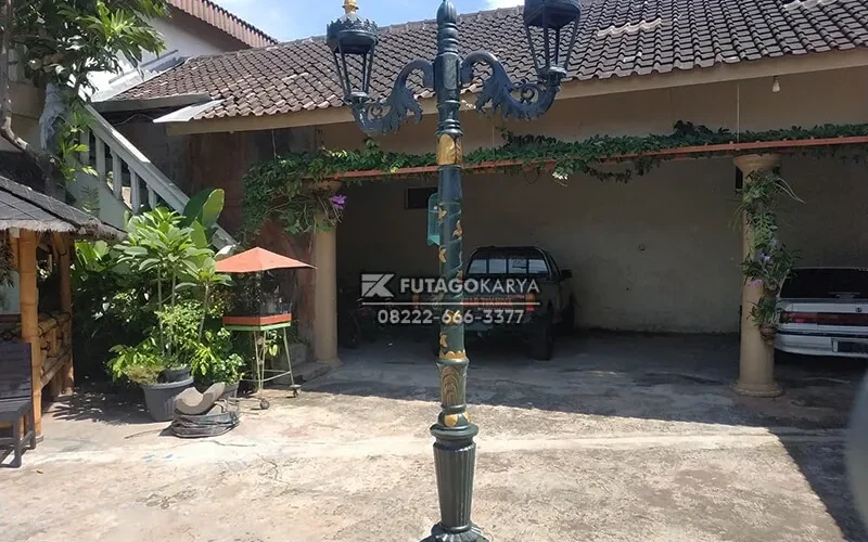 Tiang lampu Jalan