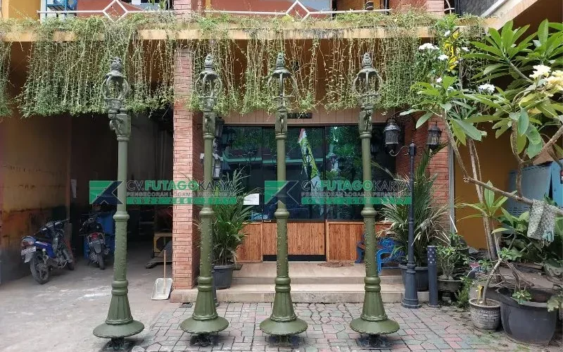Lampu Tiang Teras Klasik