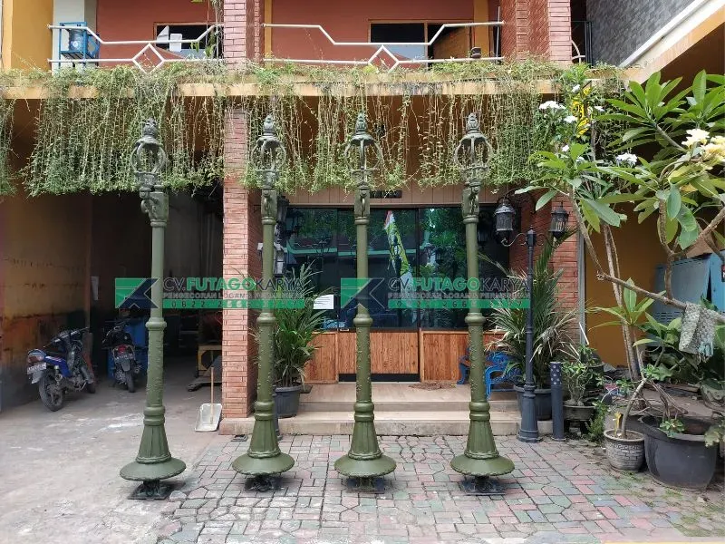 Lampu Tiang Teras Klasik