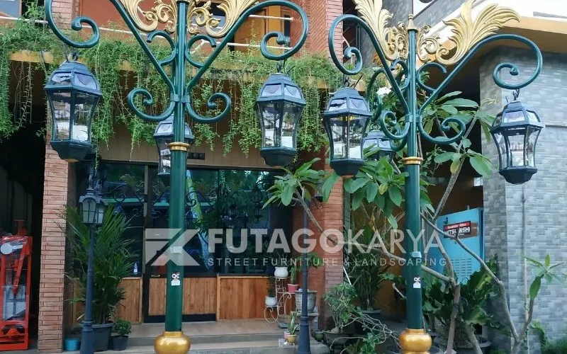 Tiang Lampu Taman