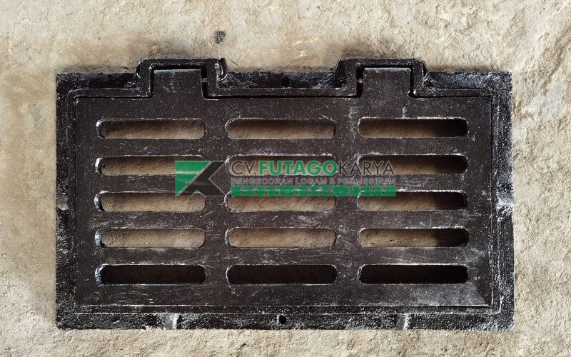 Grill Besi atau Grating Penutup Selokan Besi 800x500