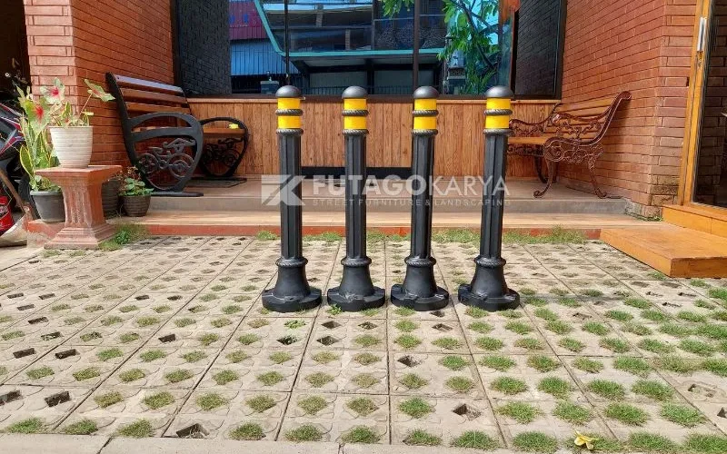 Bollard Besi pembatas trotoar