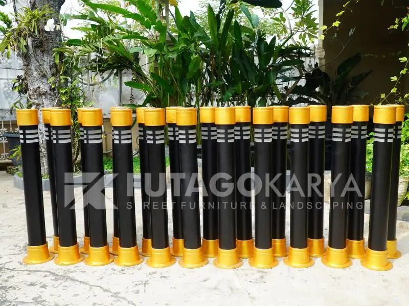 Bollard Dengan Tambahan Lampu