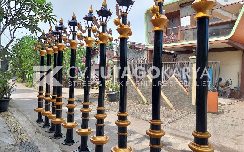 Tiang lampu antik