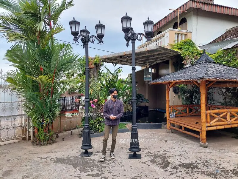 Tiang lampu taman klasik