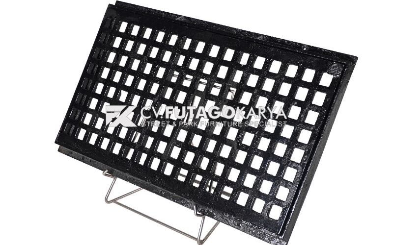 Grill Besi Penutup Selokan