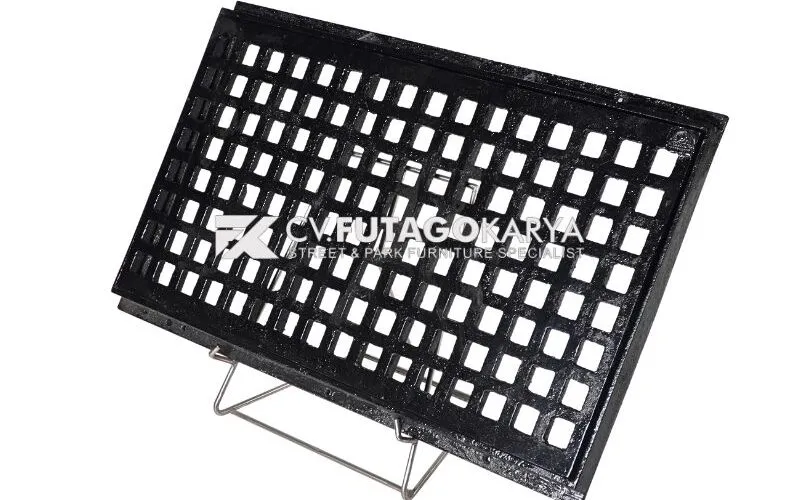 Grill Besi Penutup Selokan