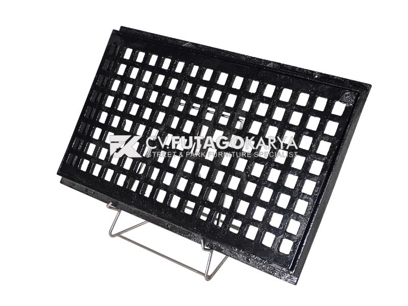 Grill Besi Penutup Selokan