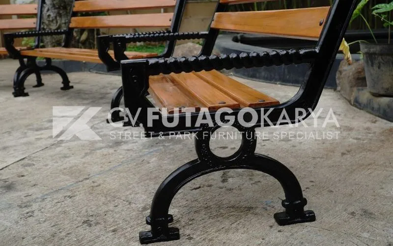 Kursi taman besi minimalis