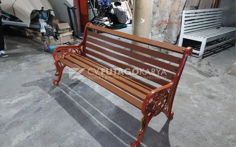 Kursi taman cor