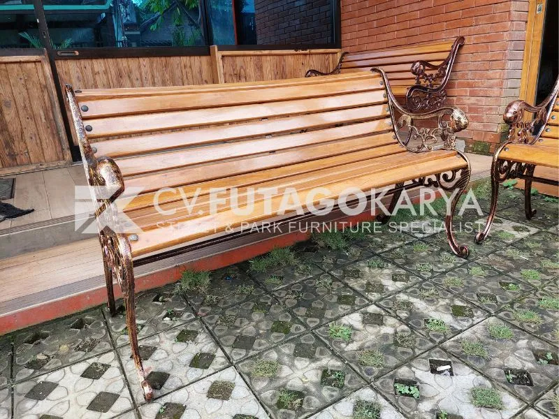 Kursi teras besi