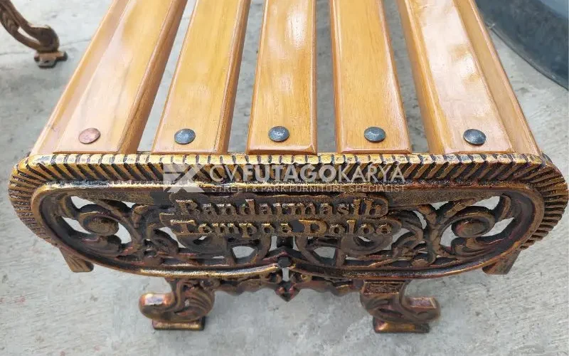 Kursi teras panjang