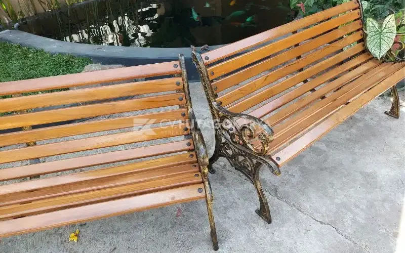 Kursi teras panjang besi