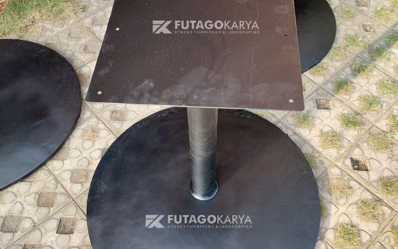 Kaki meja besi bundar