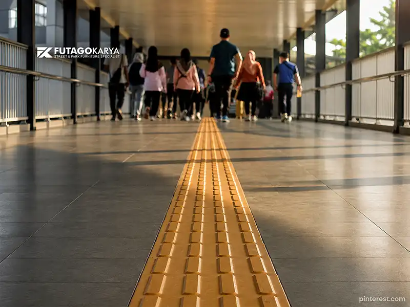 Contoh fungsi guiding block di fasilitas kesehatan