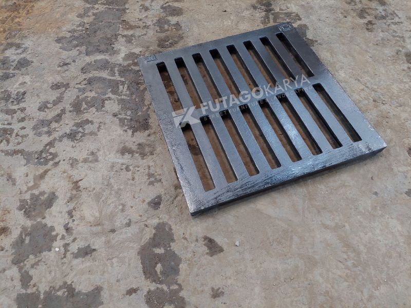 Grill Besi Penutup Selokan