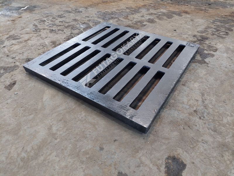 Grill Besi Penutup Selokan