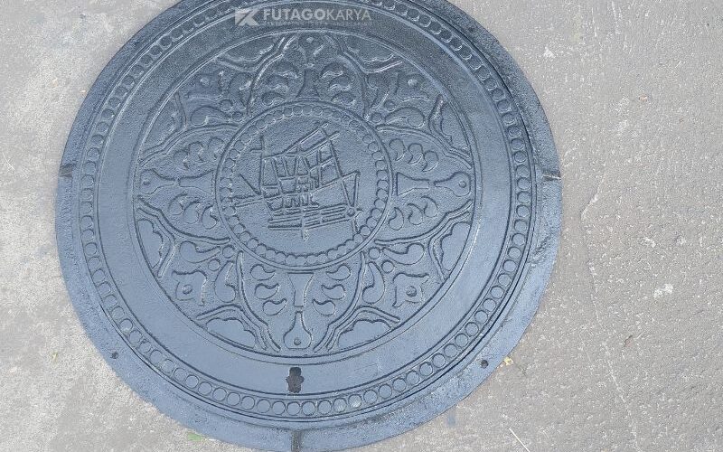 Manhole cover saluran besi