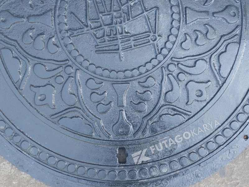 Manhole cover saluran besi