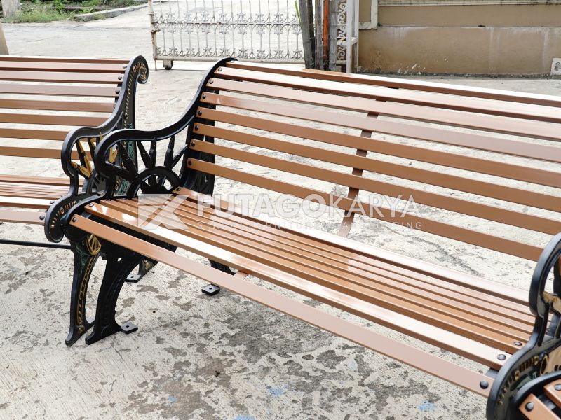 Bangku Taman Besi
