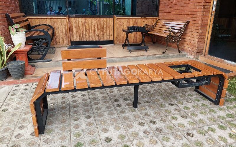 Kursi Taman Kayu Unik