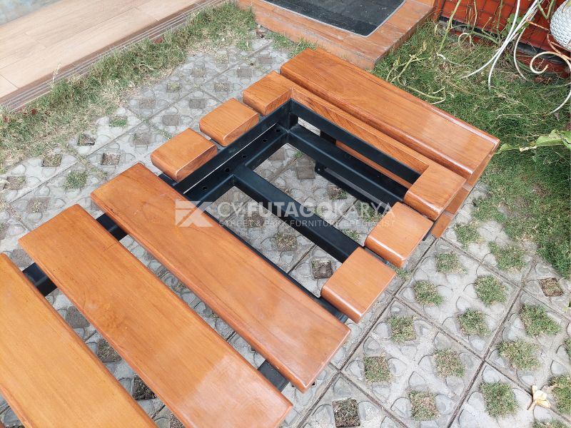 Kursi Taman Kayu Unik 