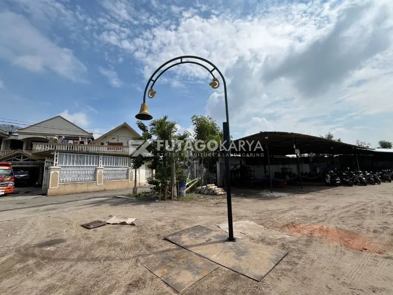 Tiang Lampu Jalan