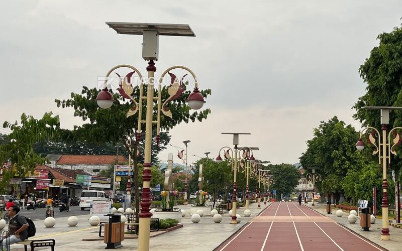 Tiang Penerangan Jalan Umum