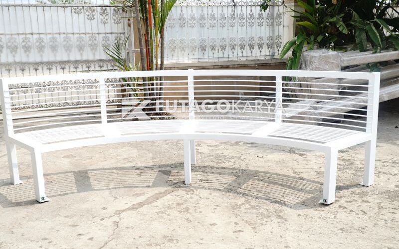 Kursi taman besi