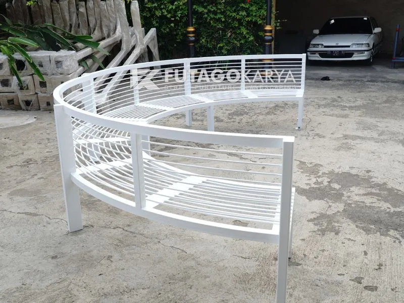 kursi taman besi