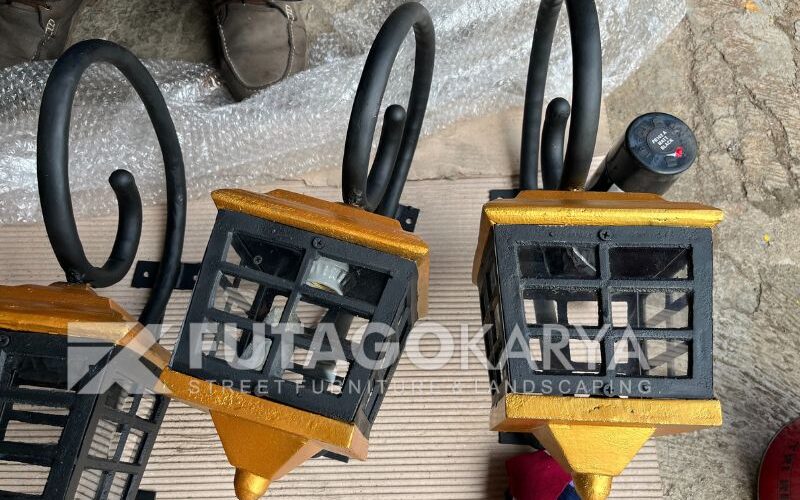 Lampu hias jalan desa
