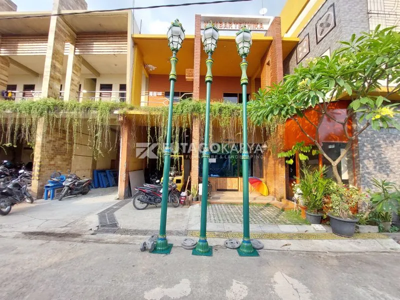 Tiang lampu taman klasik
