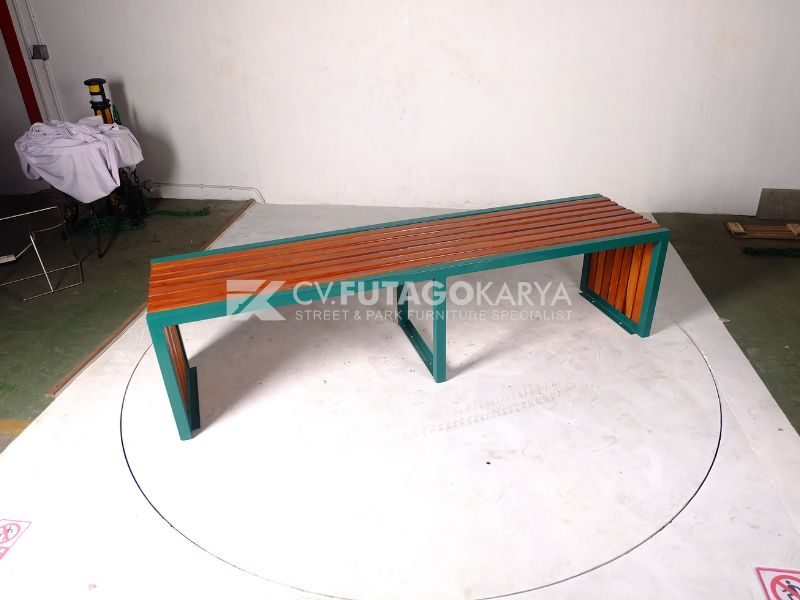 Kursi Taman Kayu Unik