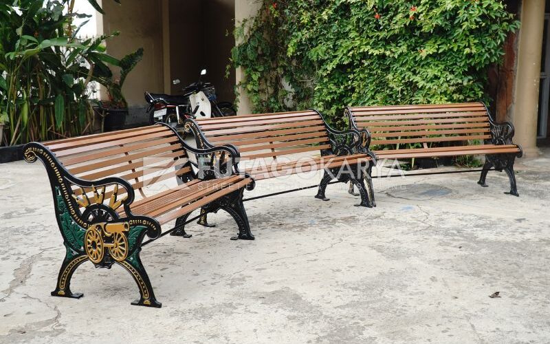 Kursi besi minimalis