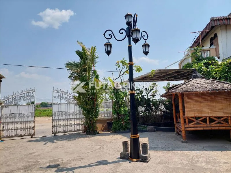 Tiang Lampu Jalan Klasik