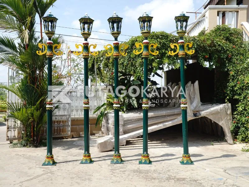 Tiang lampu taman