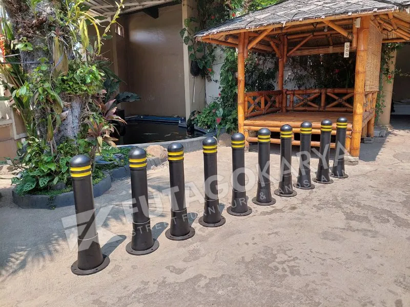 Bollard Trotoar