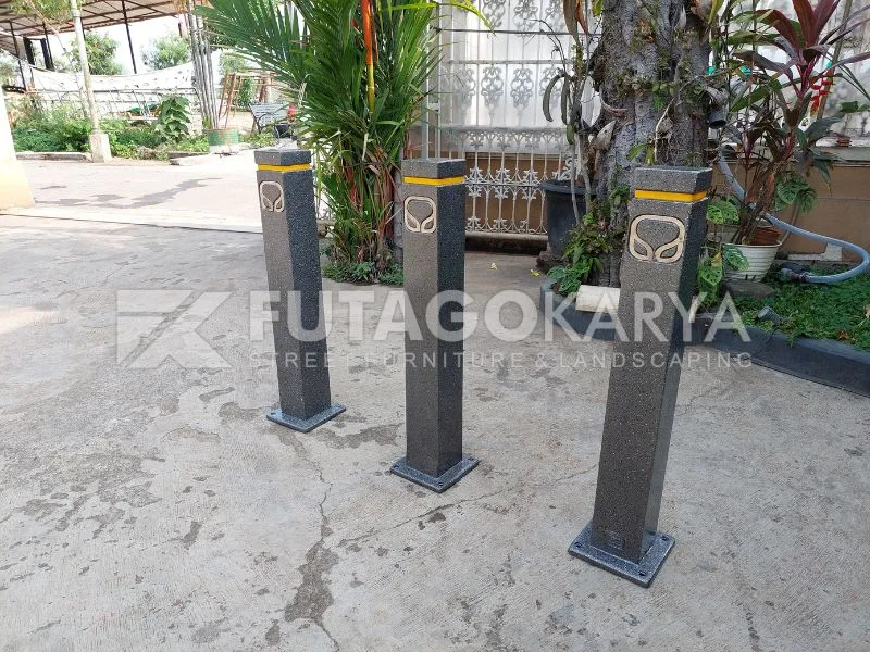 Material bollard jalan
