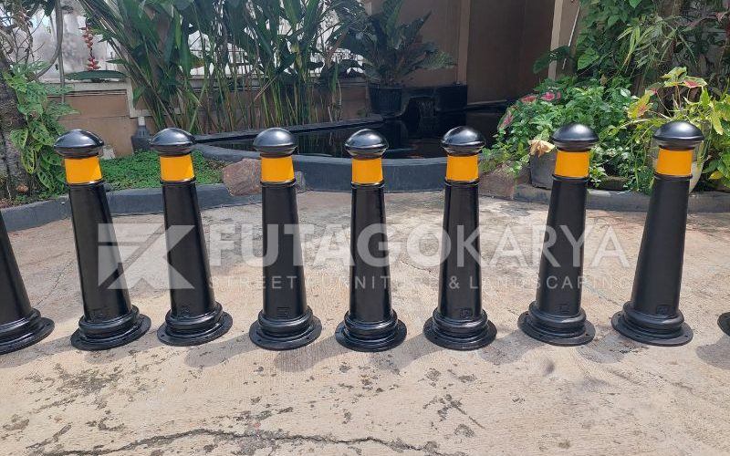 Tiang Pembatas Kendaraan