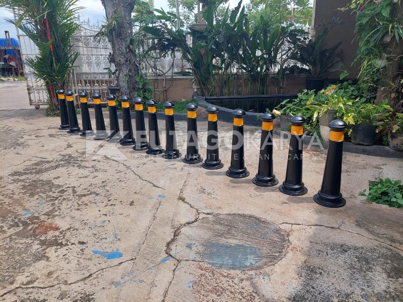 Tiang Pembatas Kendaraan