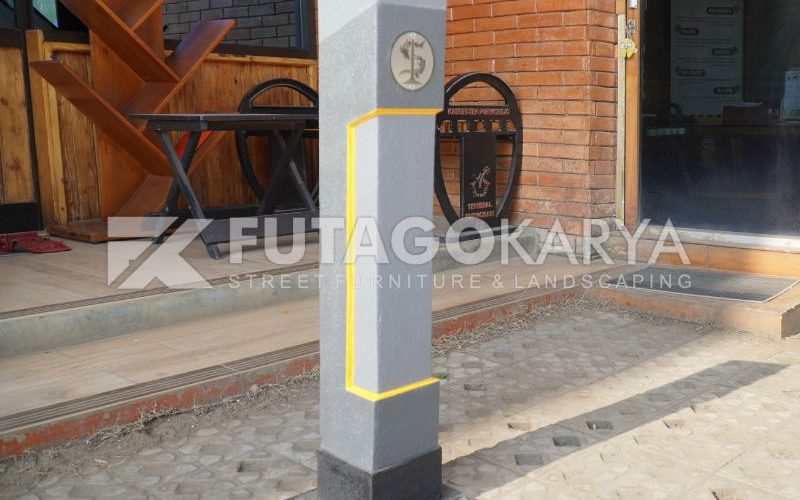 Trotoar Pembatas Jalan