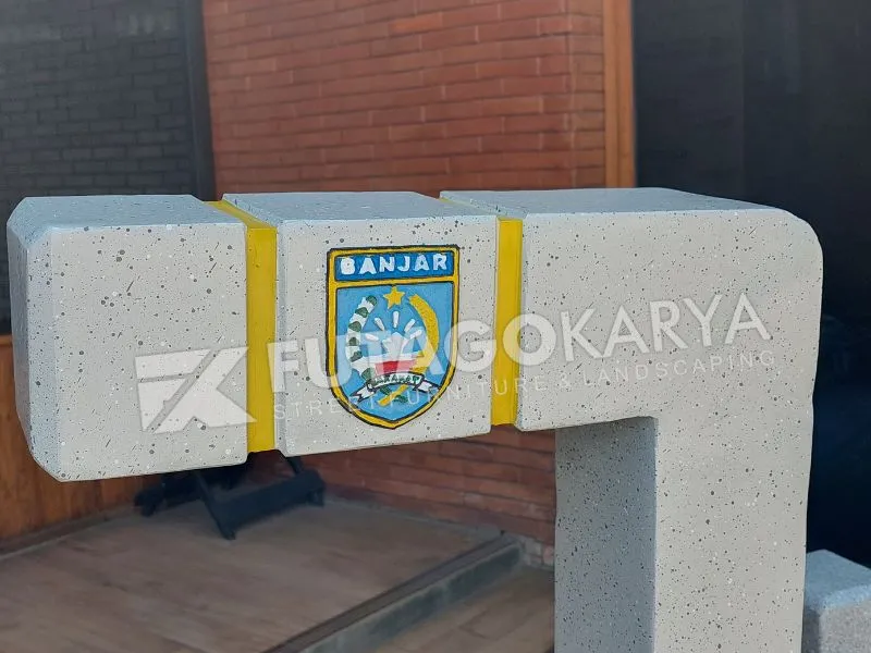 Mana yang Lebih Cocok Bollard Permanen atau yang Bisa Dilepas untuk Area Publik?