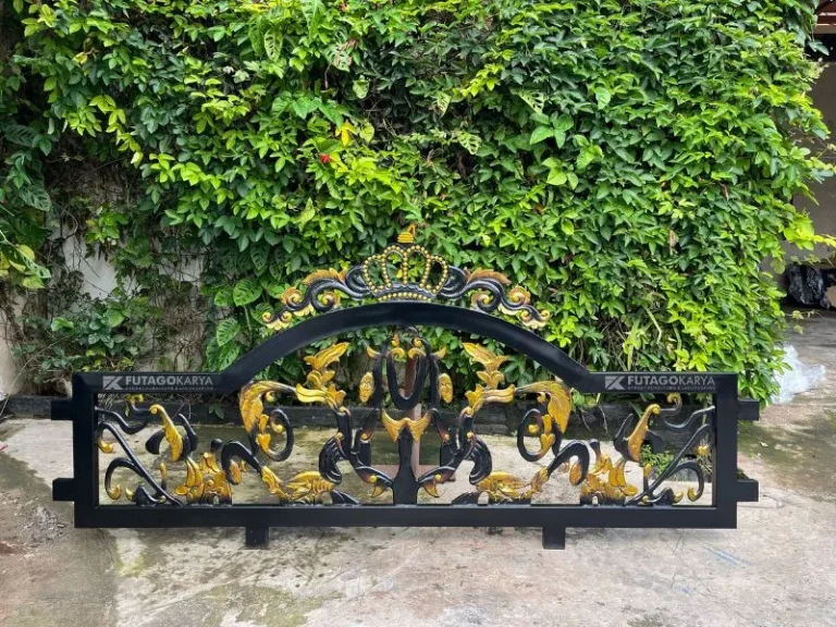 Ornamen Besi Tempa Klasik