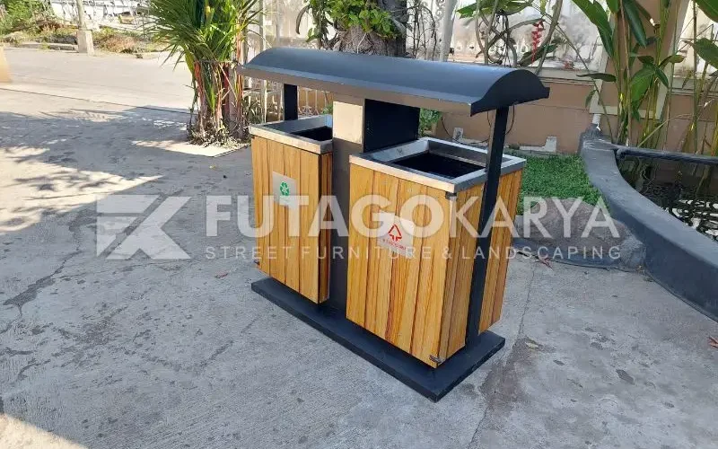 Tempat Sampah Besi Kotak