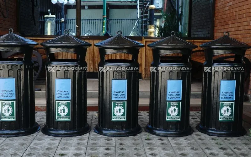 Tempat Sampah Trotoar